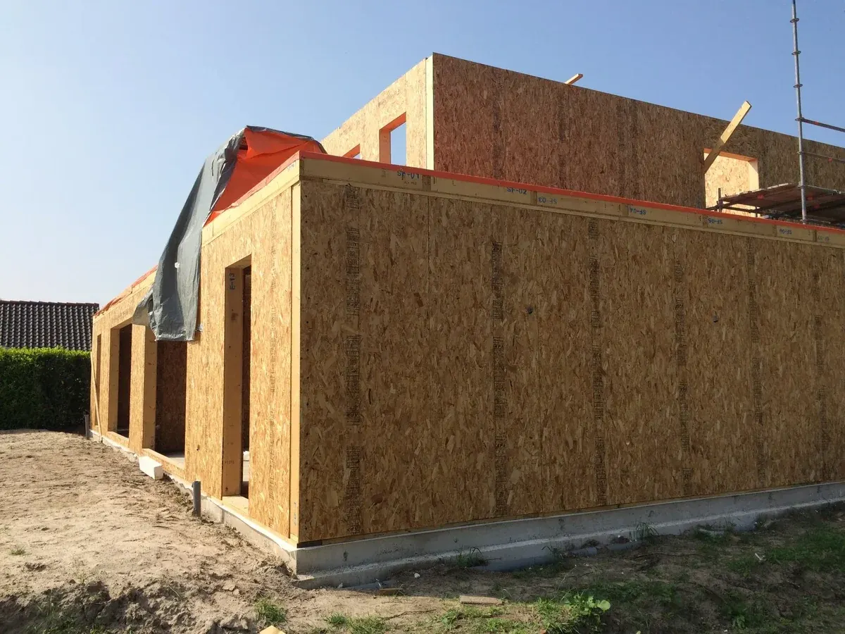 De Kreit, Udenhout — assembled SIP walls and prepared openings.