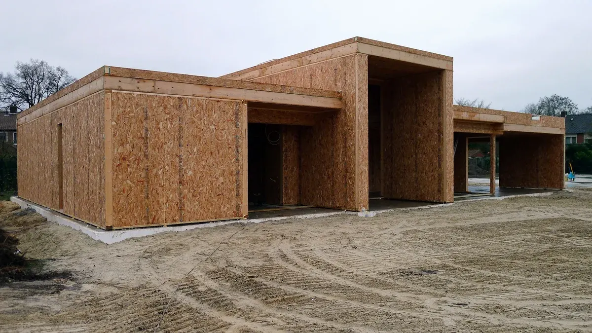 SIP shell with stepped roof levels and wide openings before external finishes.